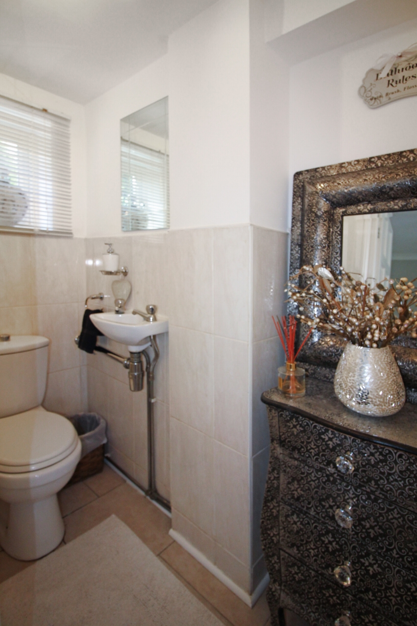 3 bedroom end terraced house SSTC in Solihull - photograph 5.