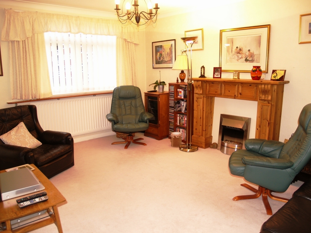 3 bedroom first floor apartment SSTC in Solihull - Photograph 3.