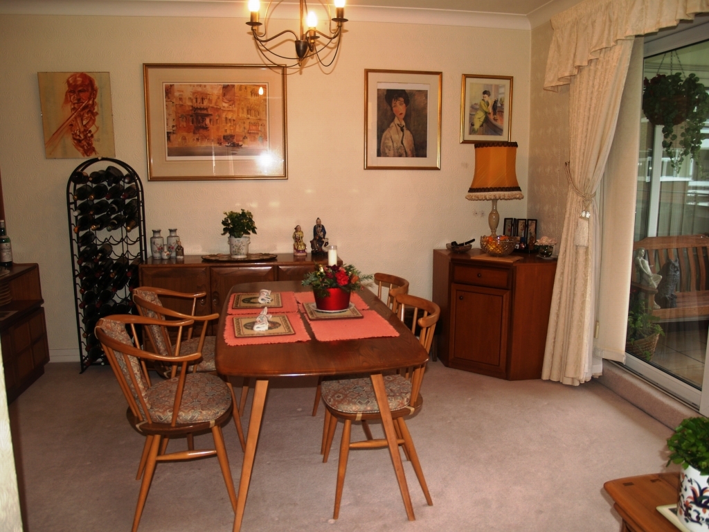 3 bedroom first floor apartment SSTC in Solihull - Photograph 4.