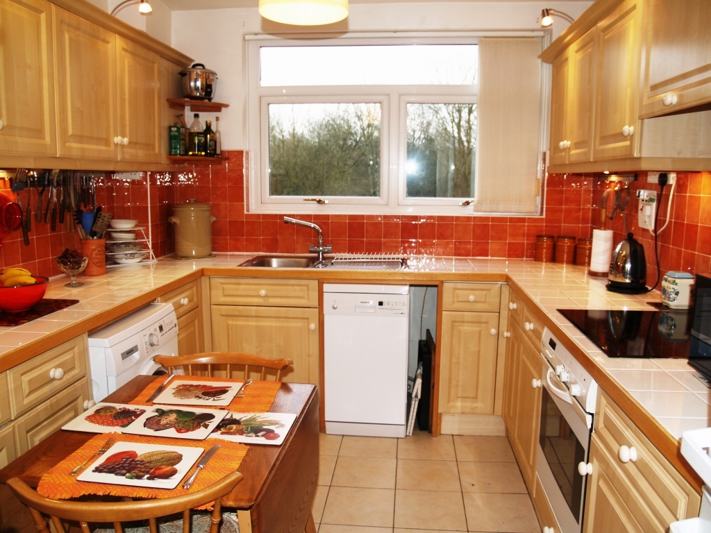 3 bedroom first floor apartment SSTC in Solihull - Photograph 2.