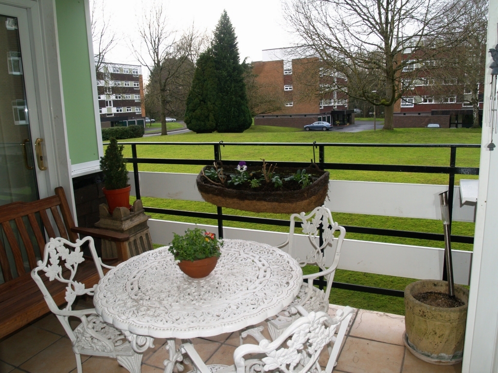 3 bedroom first floor apartment SSTC in Solihull - Photograph 6.