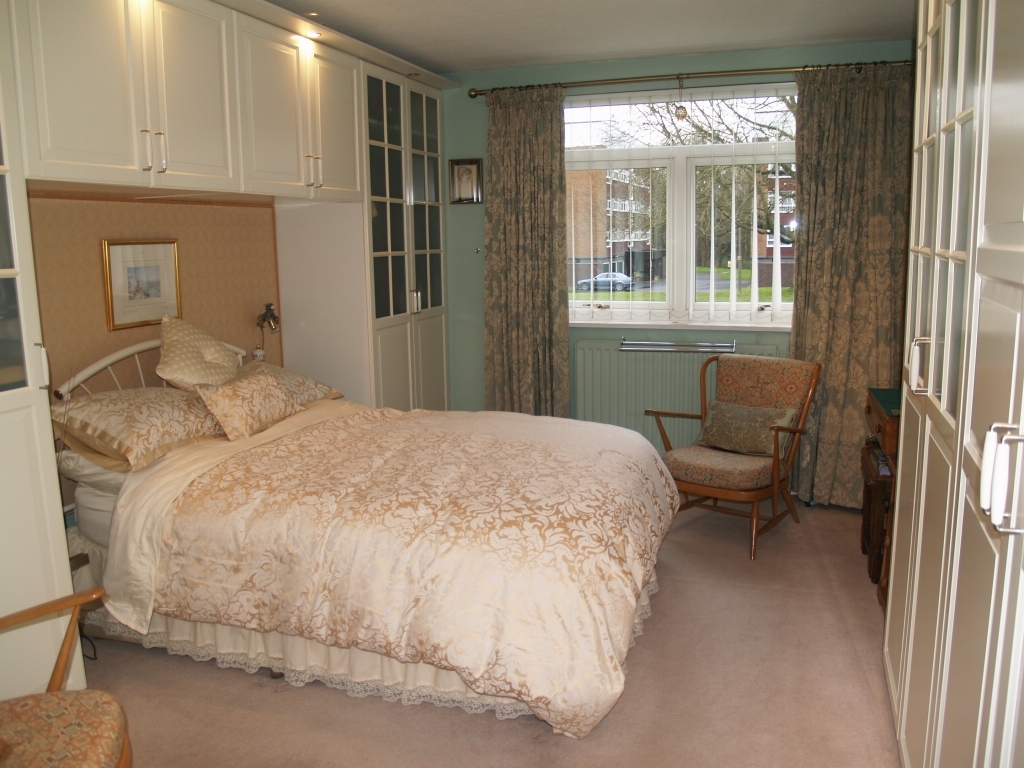 3 bedroom first floor apartment SSTC in Solihull - Photograph 7.