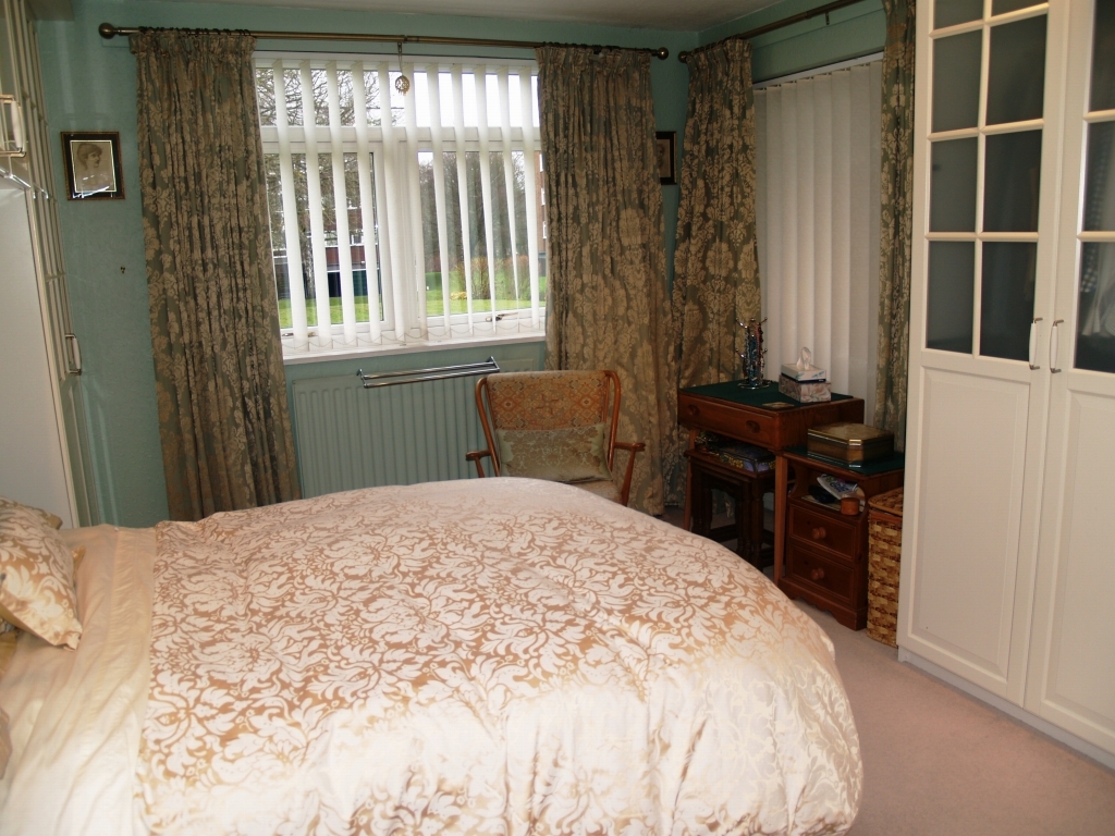 3 bedroom first floor apartment SSTC in Solihull - Photograph 8.