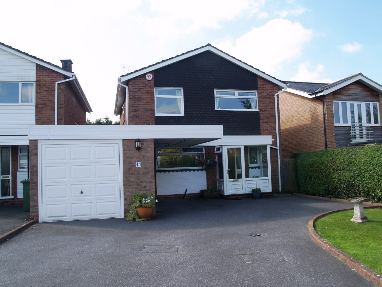 4 bedroom detached house Sold in Solihull - Main Image.