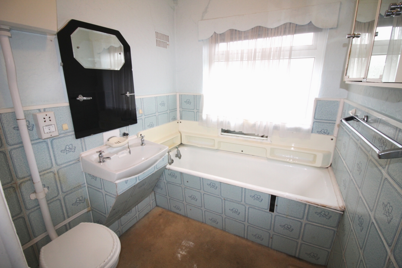 3 bedroom semi-detached house SSTC in Birmingham - Photograph 10.