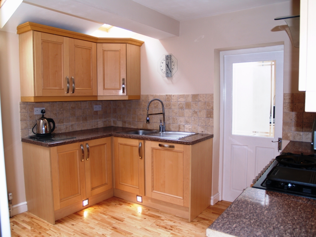 3 bedroom semi detached house Sold in Birmingham - photograph 3.
