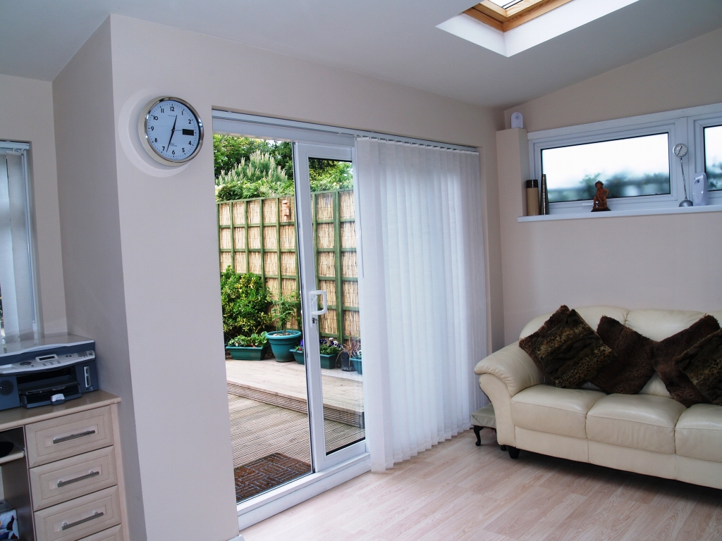 3 bedroom semi detached house Sold in Birmingham - photograph 6.