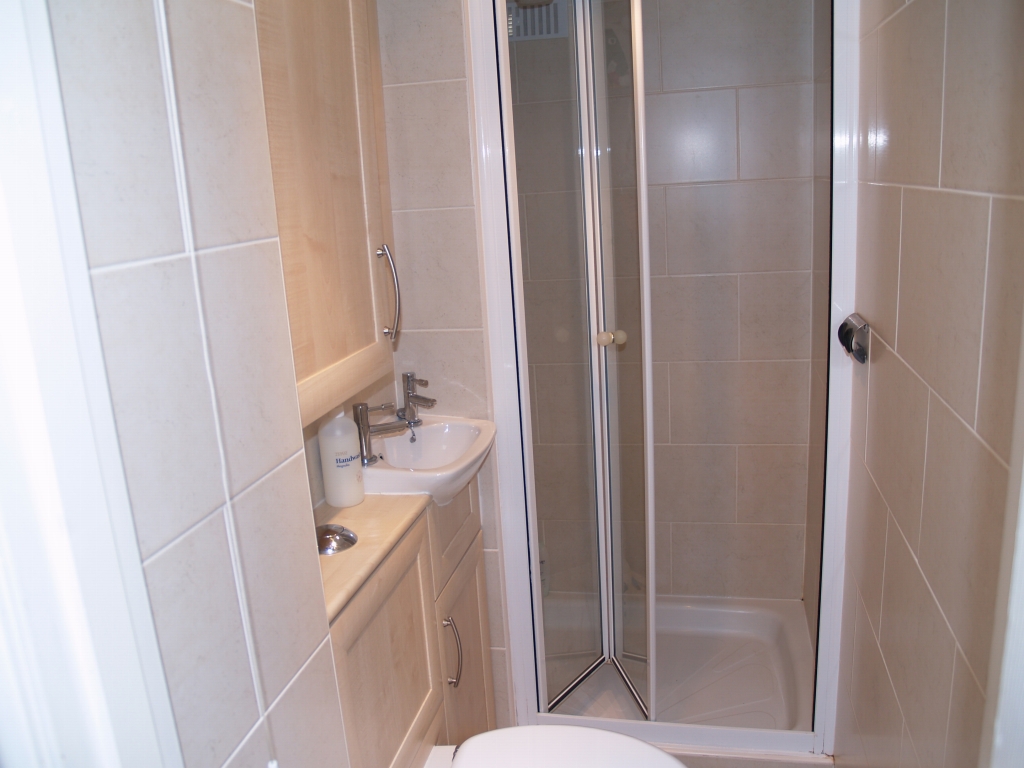 3 bedroom semi detached house Sold in Birmingham - photograph 7.