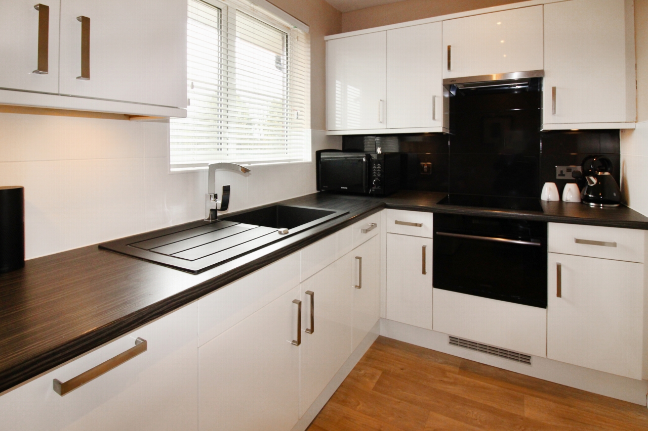 2 bedroom maisonette flat/apartment SSTC in Solihull - Photograph 2.