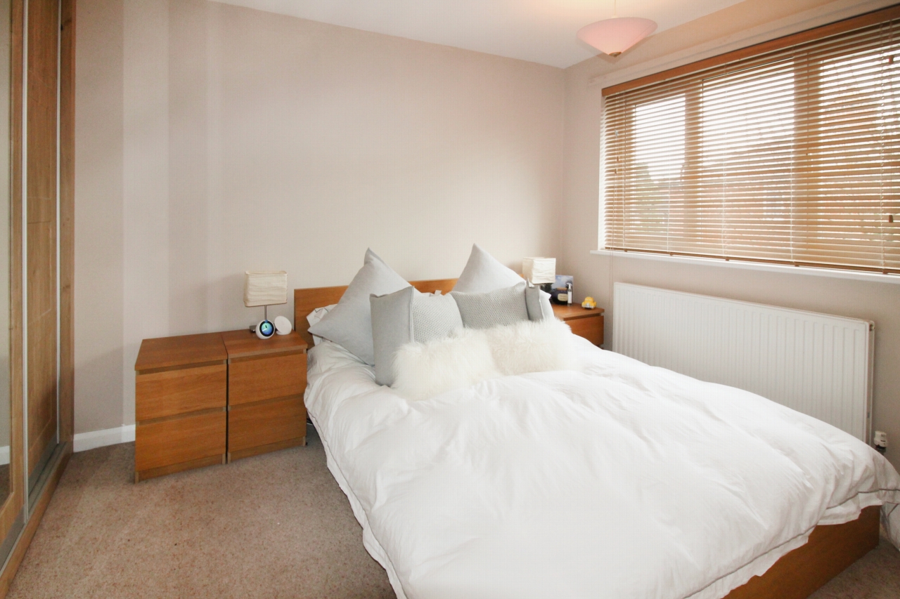 2 bedroom maisonette flat/apartment SSTC in Solihull - Photograph 5.