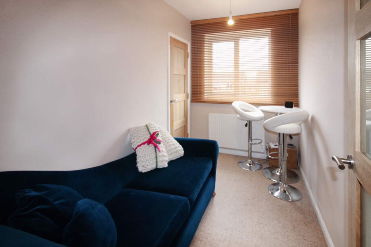2 bedroom maisonette flat/apartment SSTC in Solihull - Photograph 7.