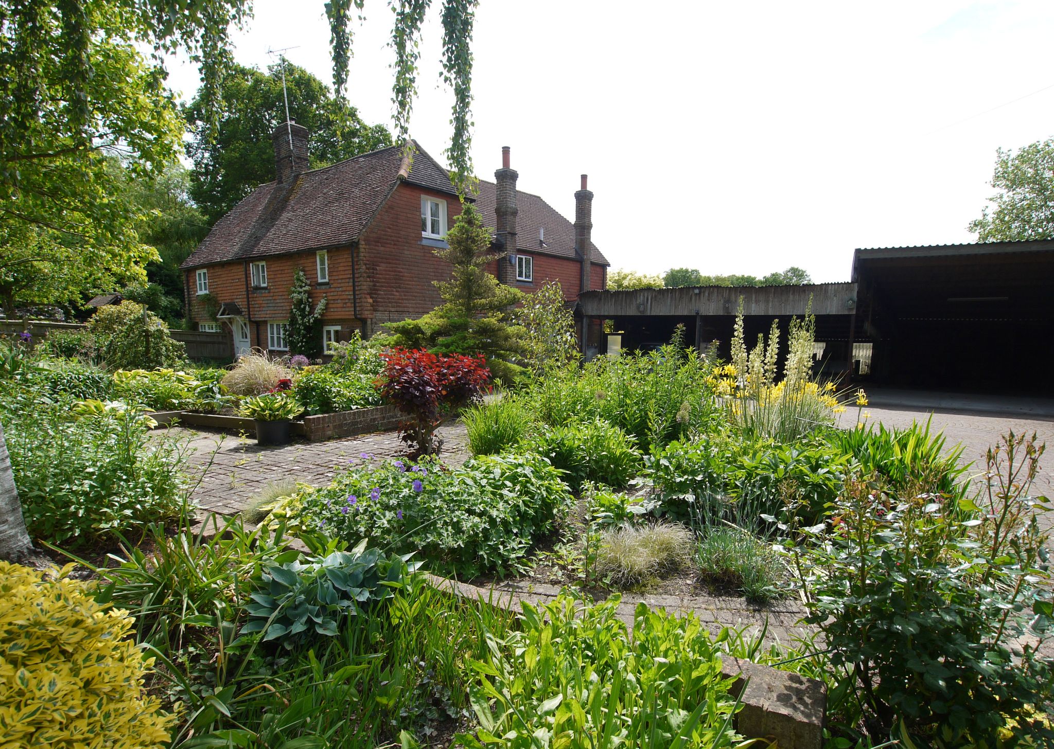 3 bedroom semi-detached house Sold in Tonbridge - Photograph 3