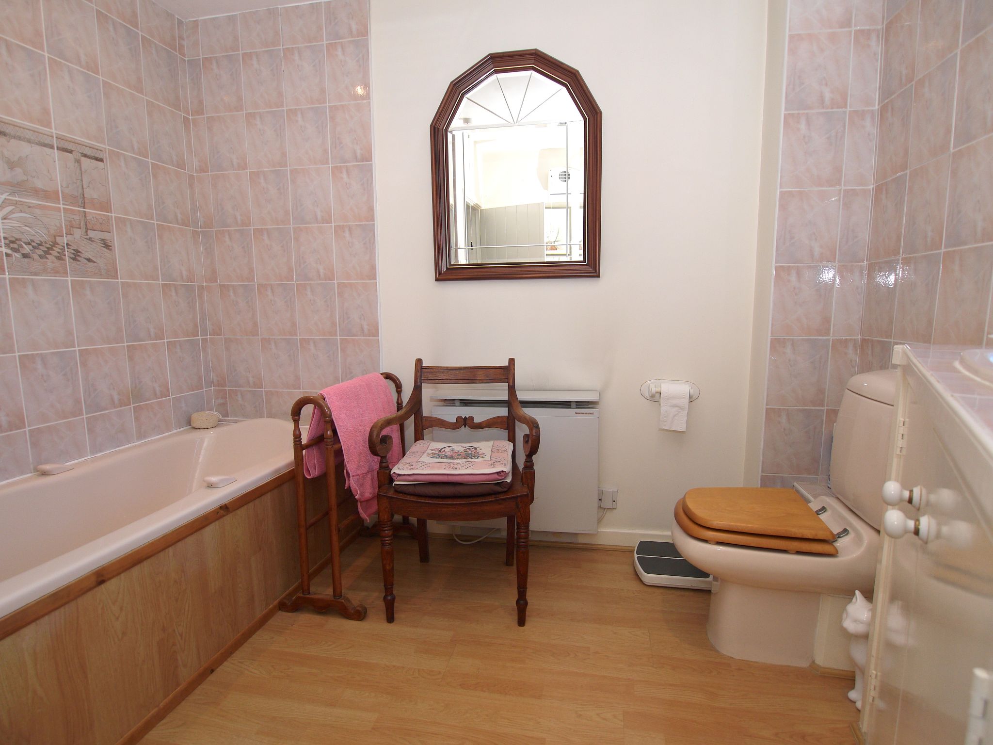 3 bedroom semi-detached house Sold in Tonbridge - Photograph 10