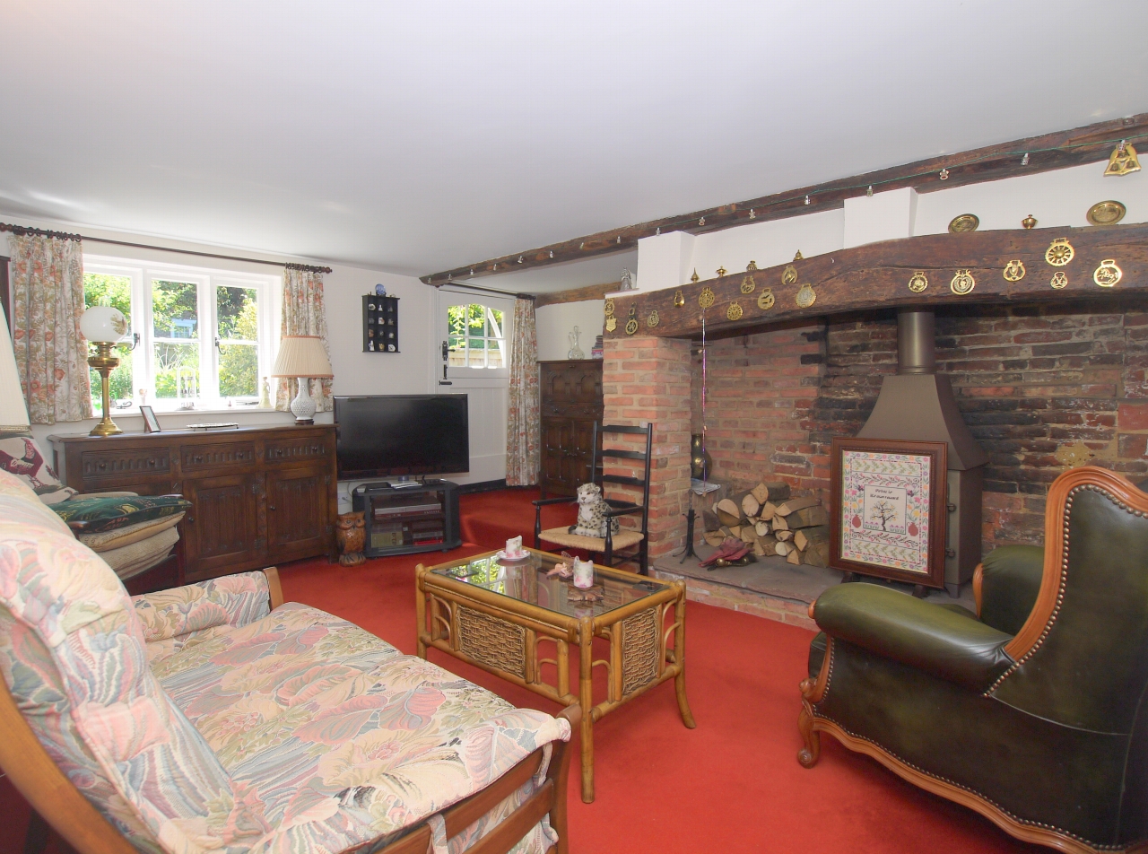 3 bedroom semi-detached house Sold in Tonbridge - Photograph 3