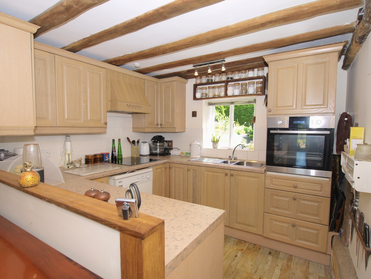 3 bedroom semi-detached house Sold in Tonbridge - Photograph 5