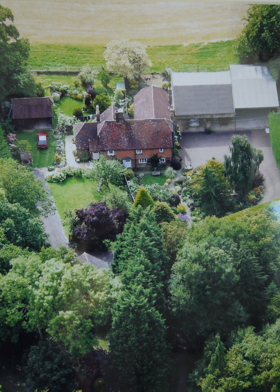 3 bedroom semi-detached house Sold in Tonbridge - Photograph 14