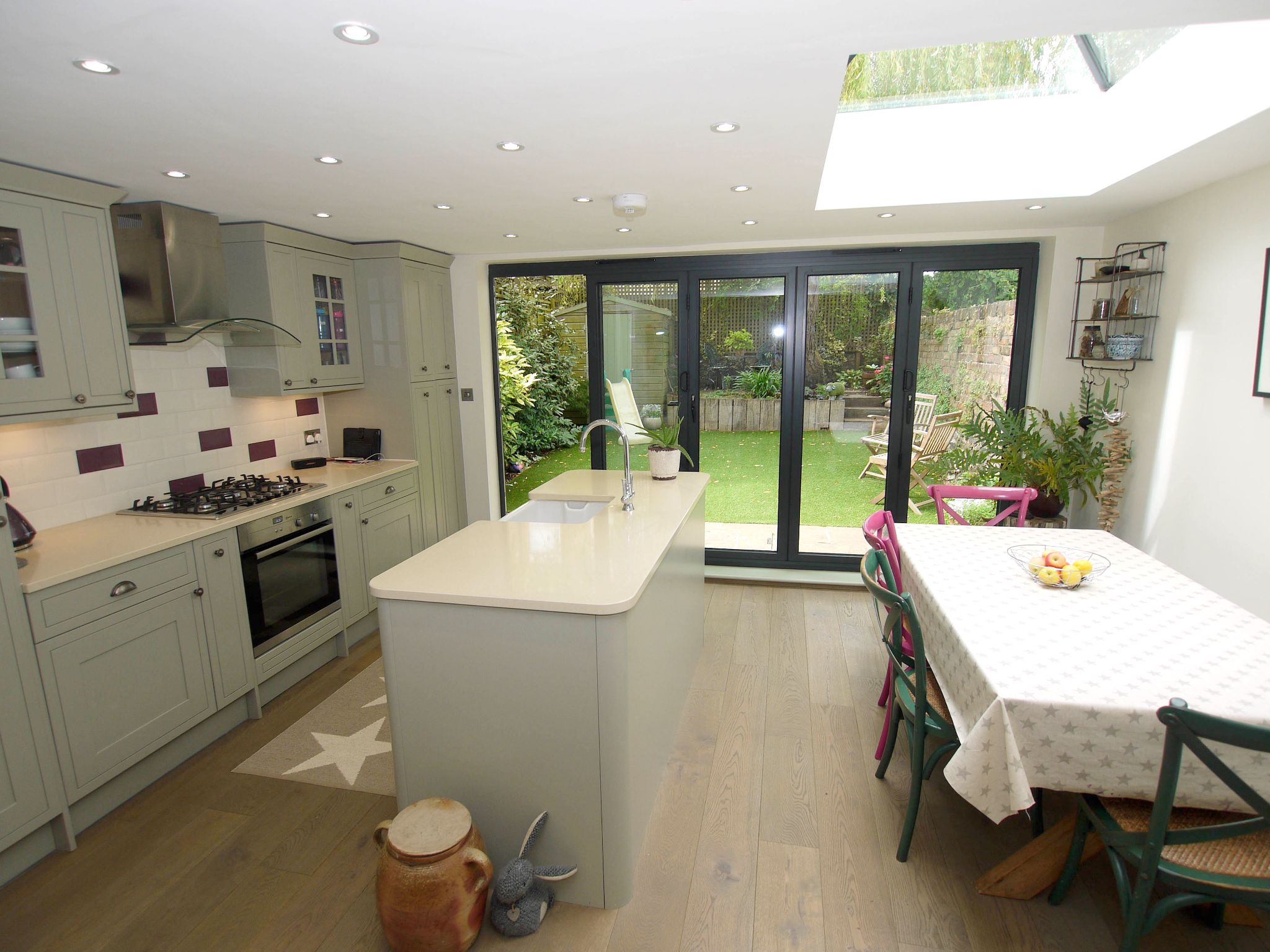 3 bedroom mid terraced house Sold in Sevenoaks - Photograph 3