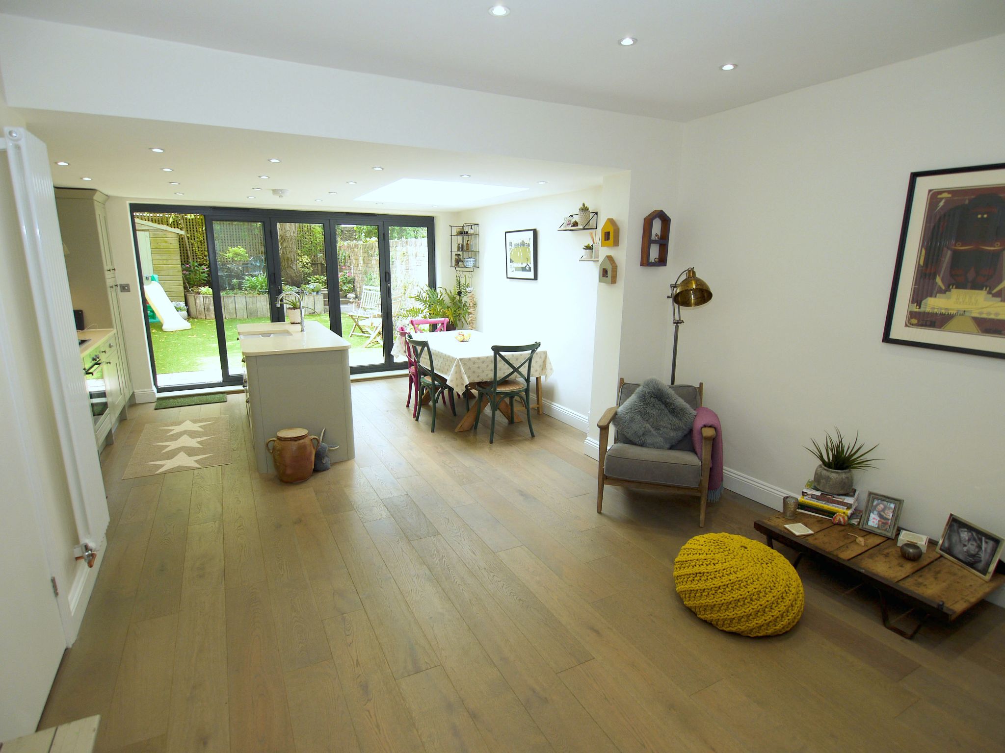 3 bedroom mid terraced house Sold in Sevenoaks - Photograph 2