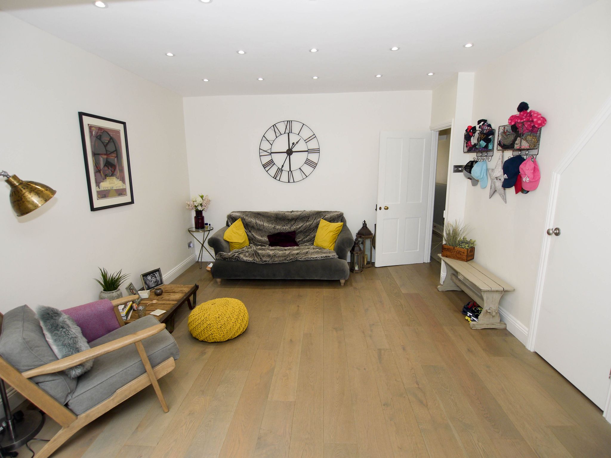 3 bedroom mid terraced house Sold in Sevenoaks - Photograph 4