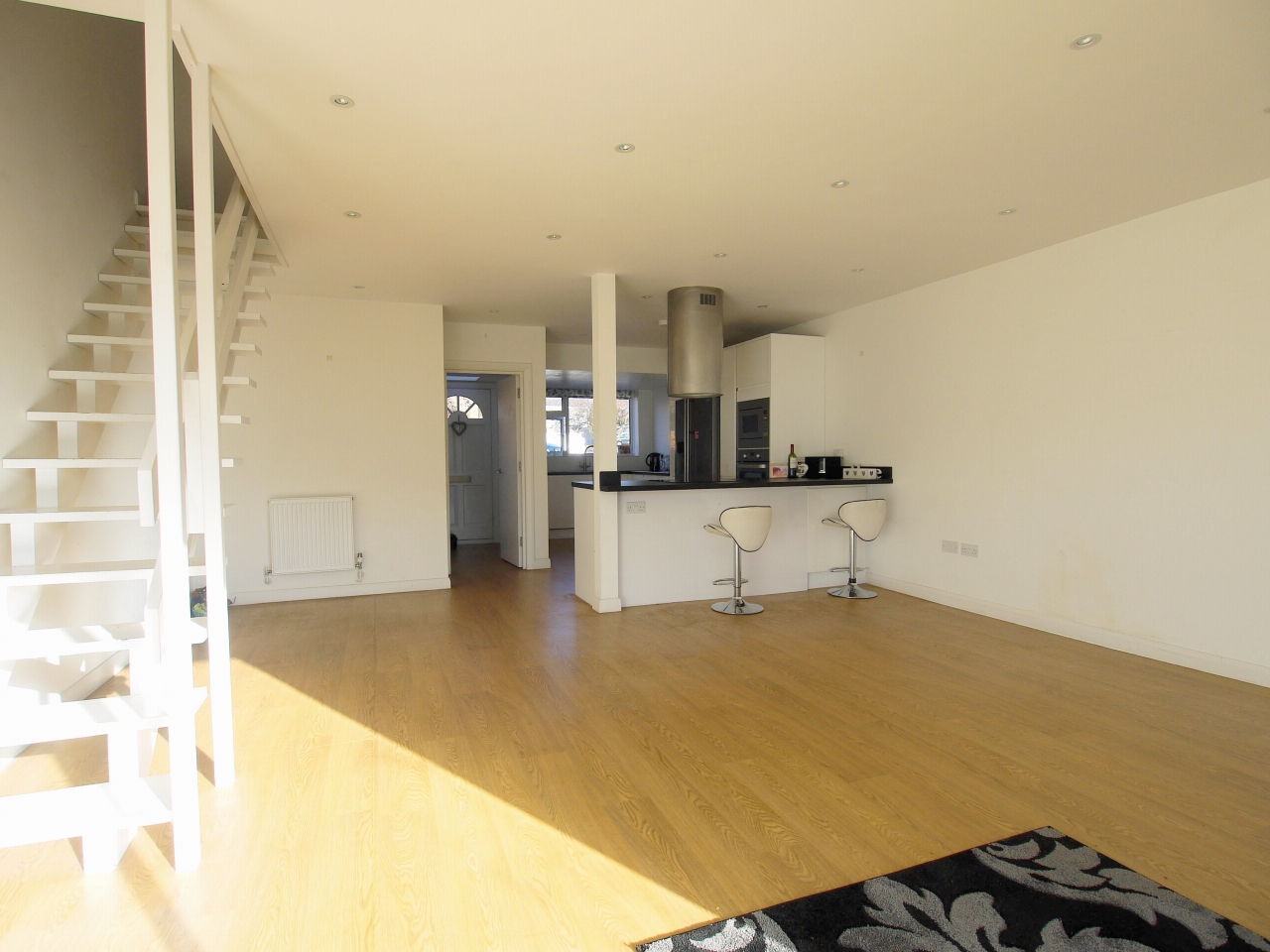 3 bedroom mid terraced house Sold in Sevenoaks - Photograph 4