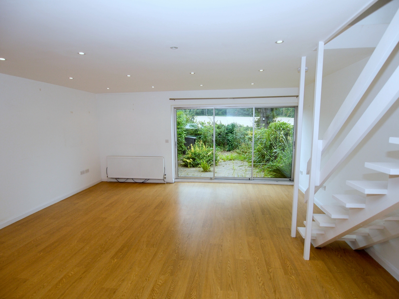 3 bedroom mid terraced house Sold in Sevenoaks - Photograph 2
