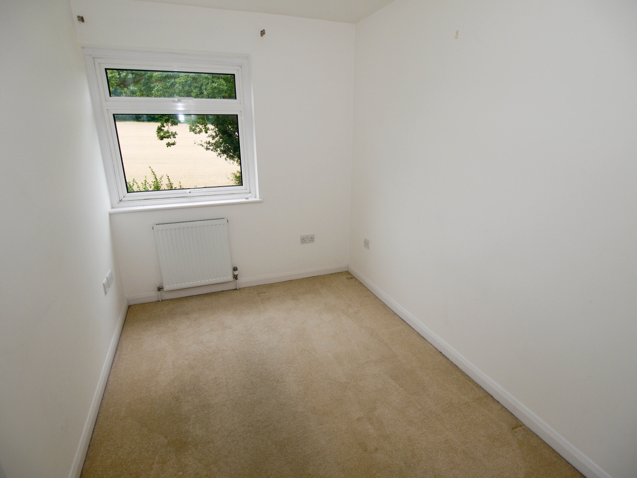 3 bedroom mid terraced house Sold in Sevenoaks - Photograph 7