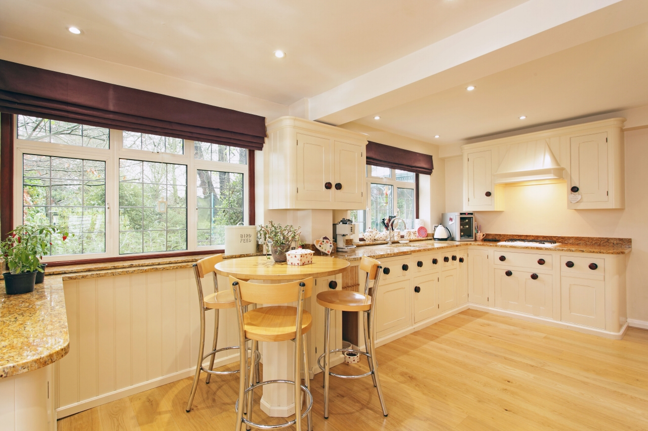 5 bedroom detached house Sold in Sevenoaks - Photograph 4