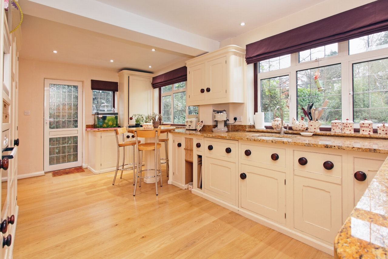 5 bedroom detached house Sold in Sevenoaks - Photograph 5