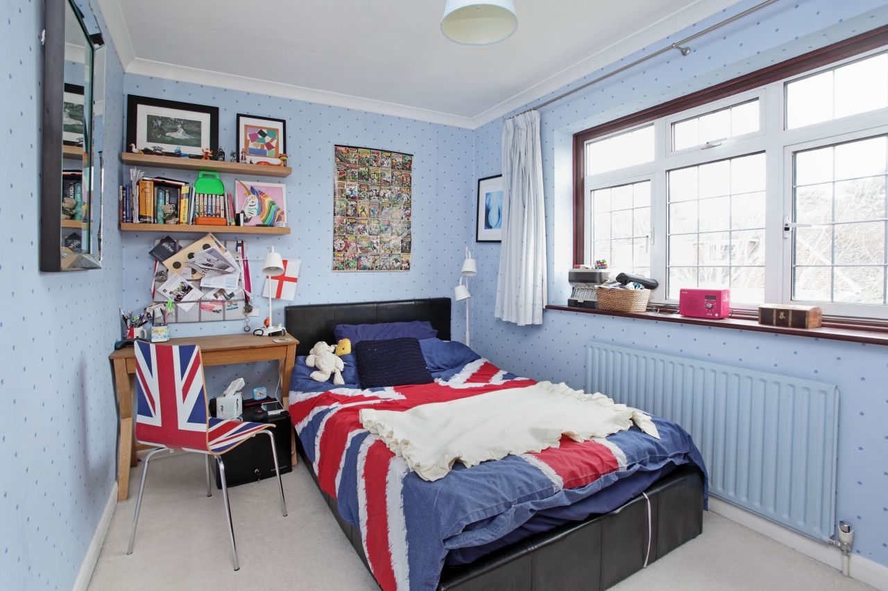 5 bedroom detached house Sold in Sevenoaks - Photograph 9