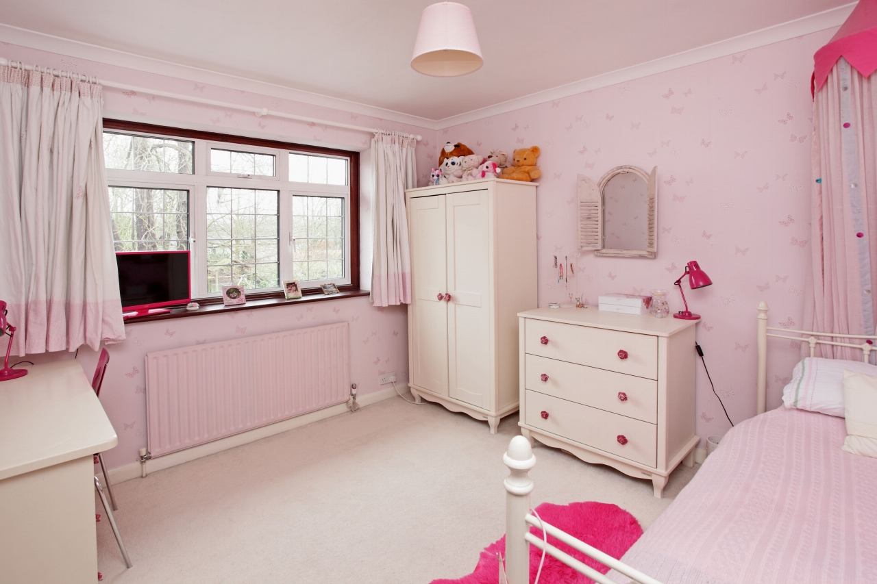 5 bedroom detached house Sold in Sevenoaks - Photograph 10