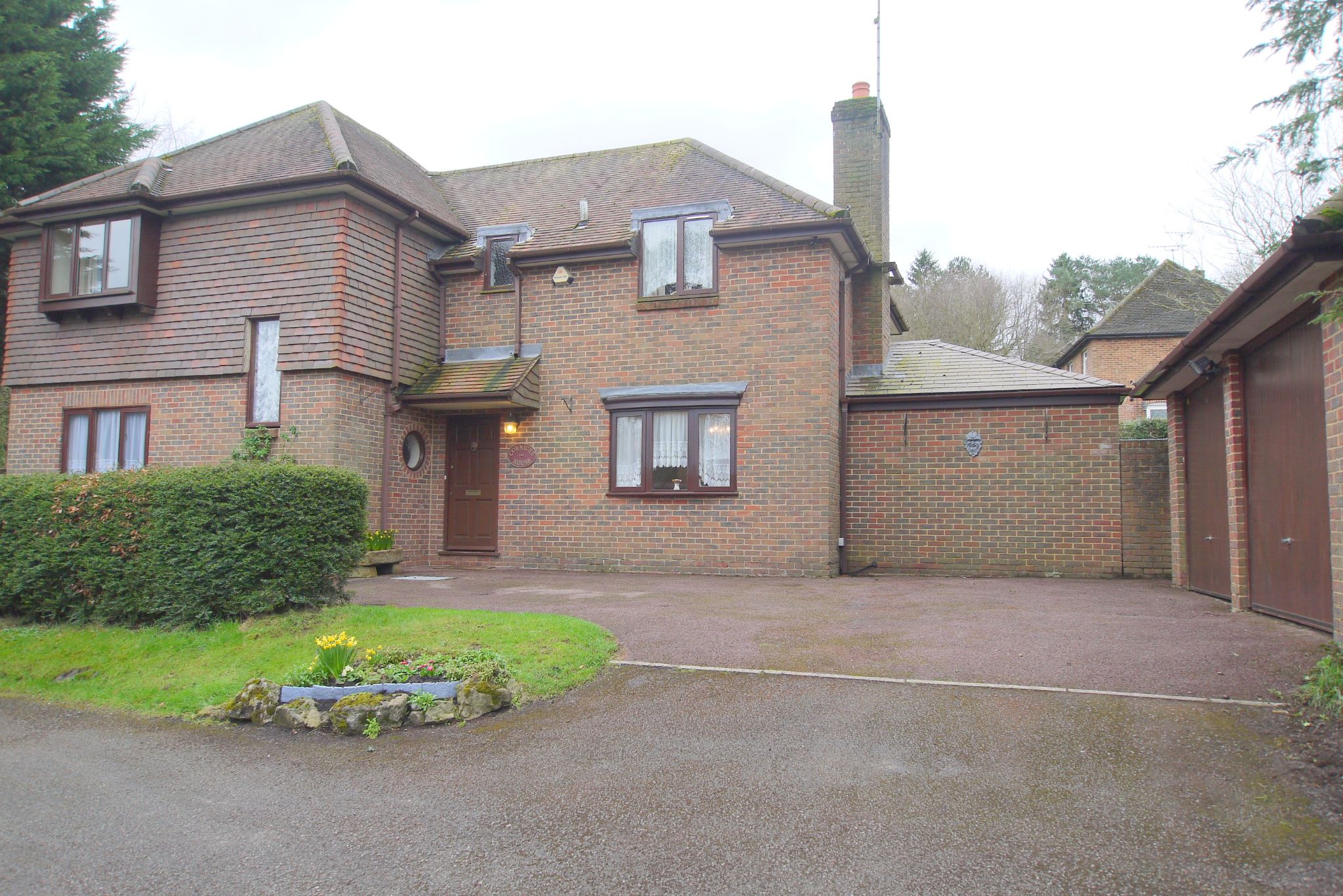 4 bedroom detached house Sold in Sevenoaks - Photograph 1