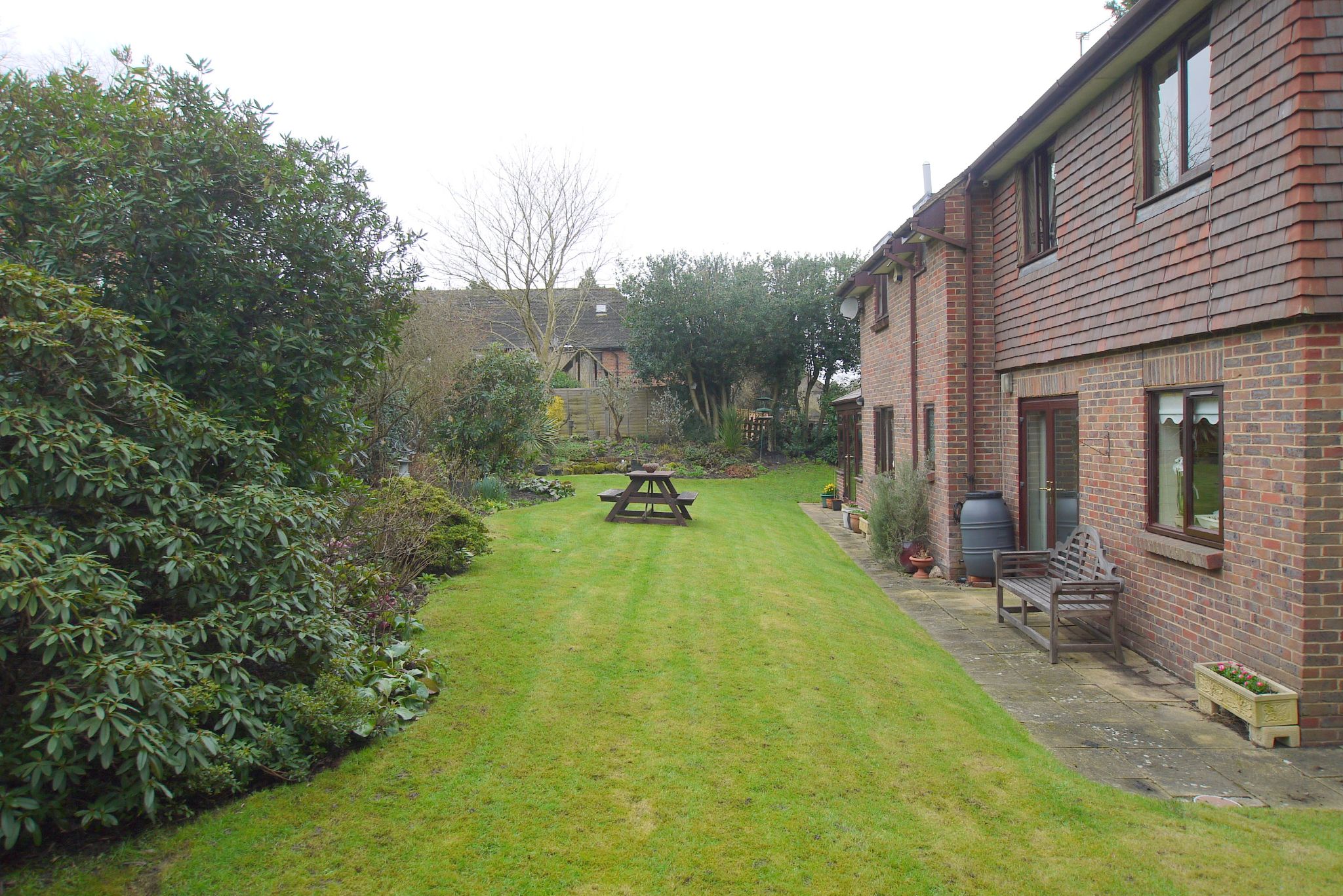 4 bedroom detached house Sold in Sevenoaks - Photograph 13
