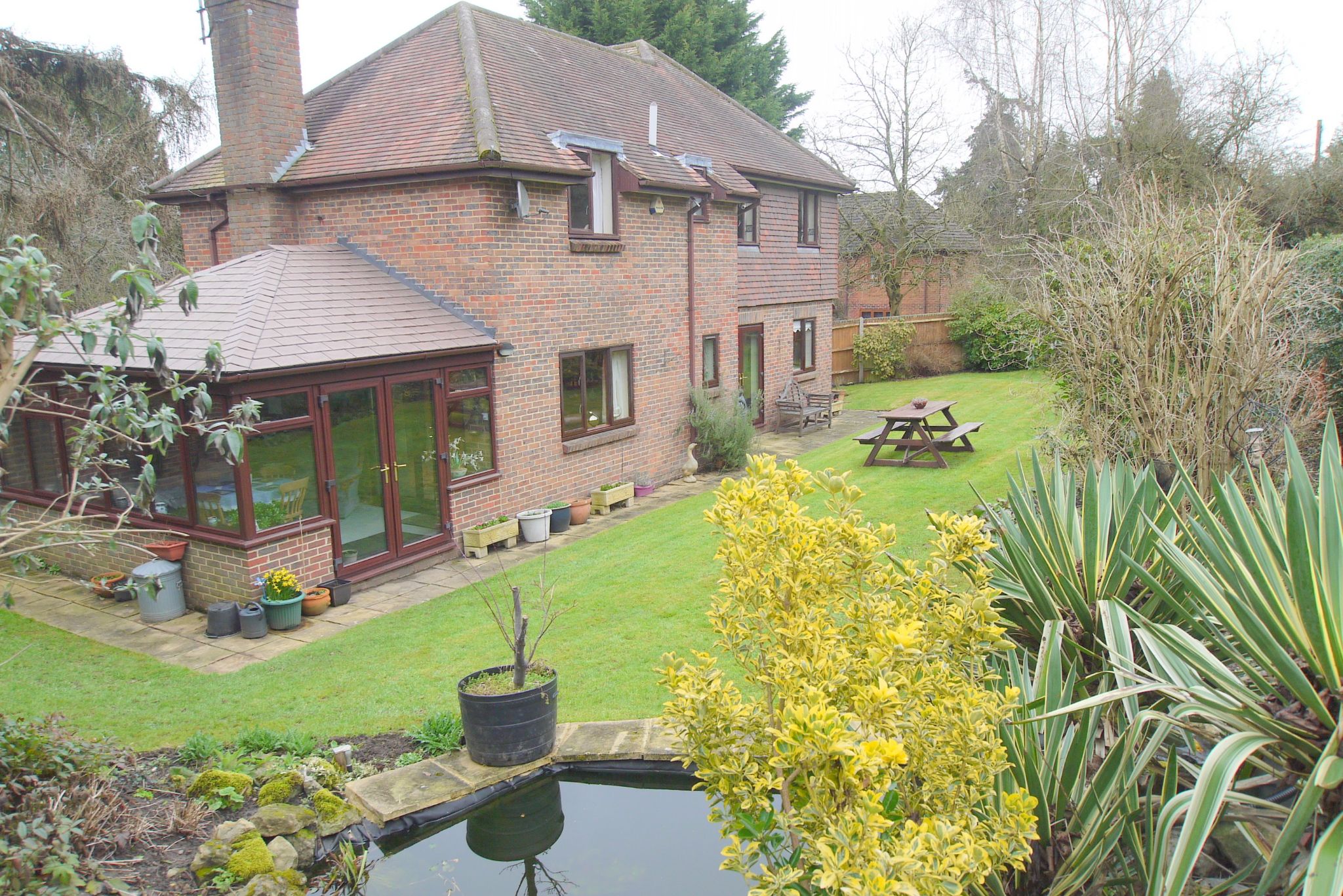 4 bedroom detached house Sold in Sevenoaks - Photograph 12