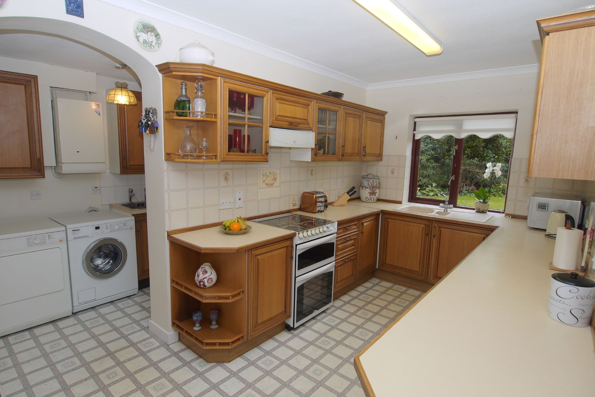 4 bedroom detached house Sold in Sevenoaks - Photograph 6