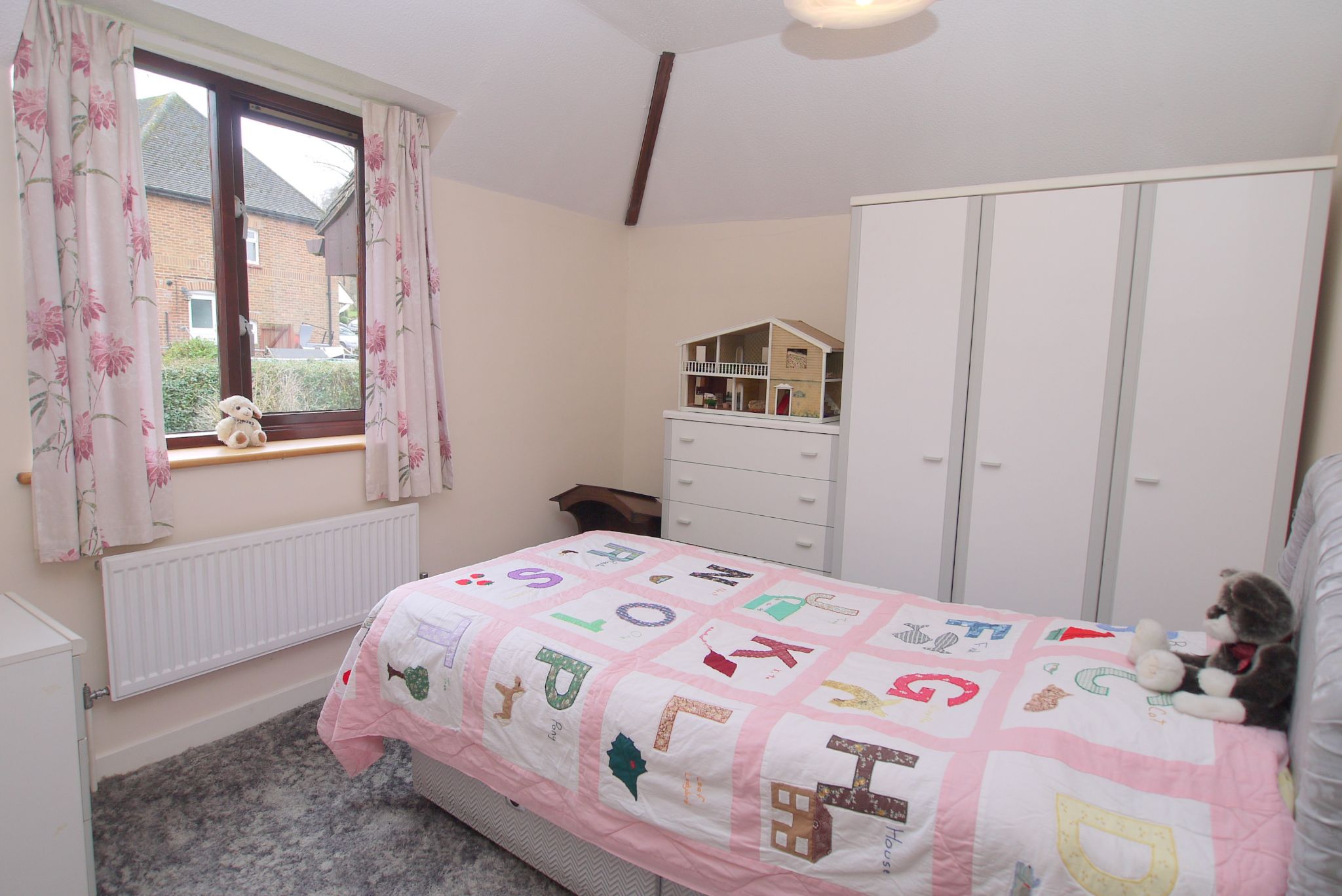 4 bedroom detached house Sold in Sevenoaks - Photograph 10