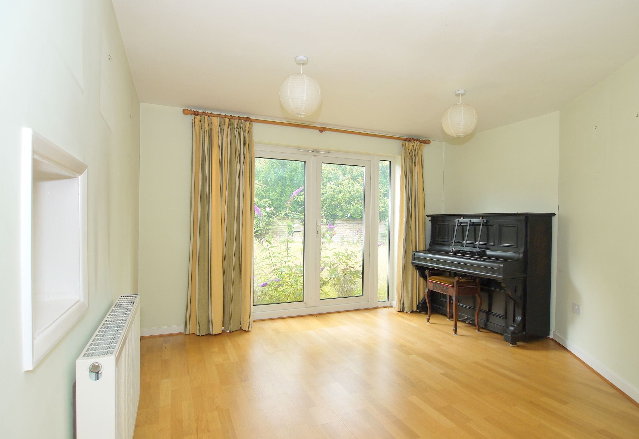 5 bedroom semi-detached house Sold in Sevenoaks - Photograph 2