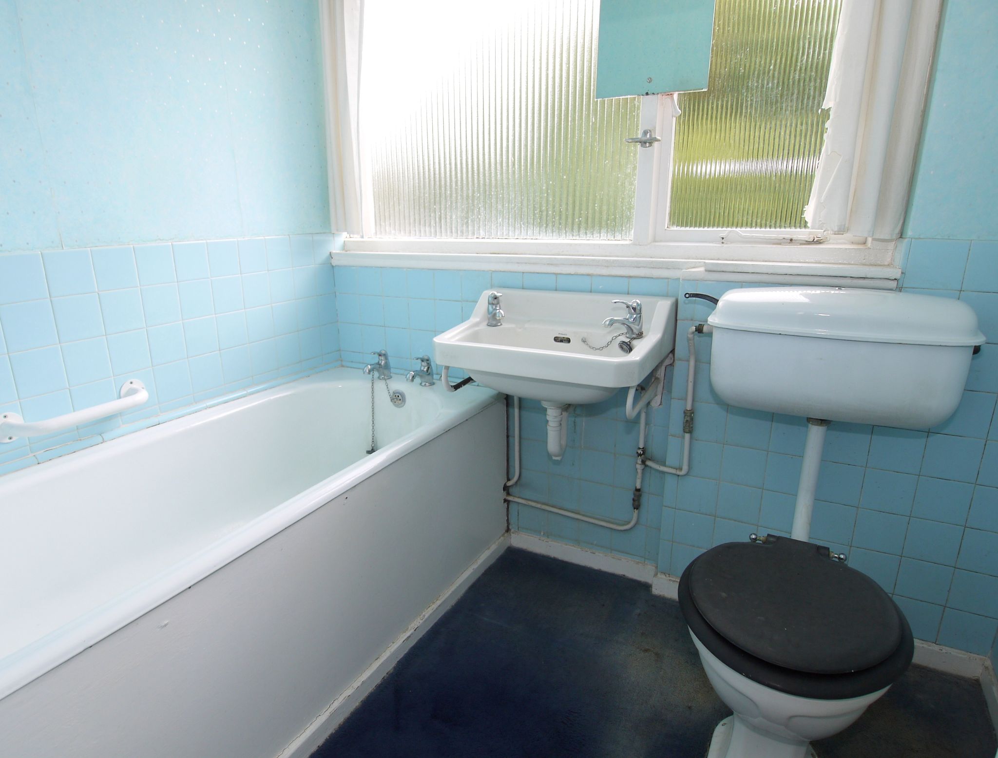 5 bedroom semi-detached house Sold in Sevenoaks - Photograph 8