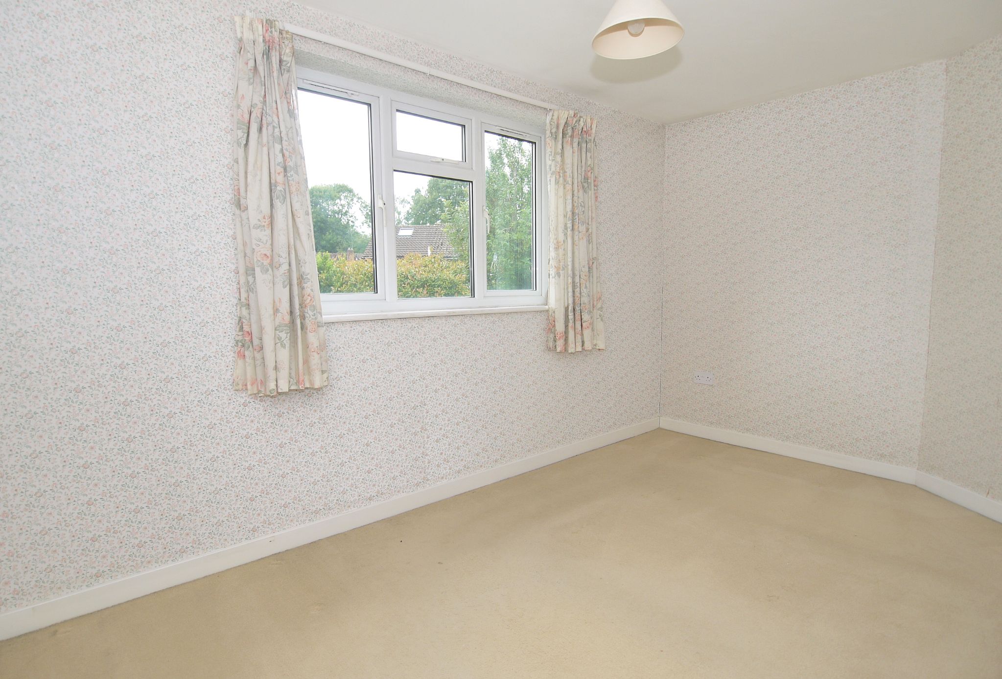 5 bedroom semi-detached house Sold in Sevenoaks - Photograph 6