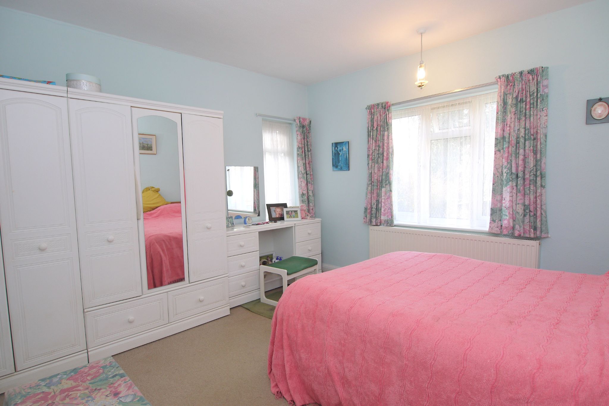 3 bedroom detached bungalow Sold in Sevenoaks - Photograph 6