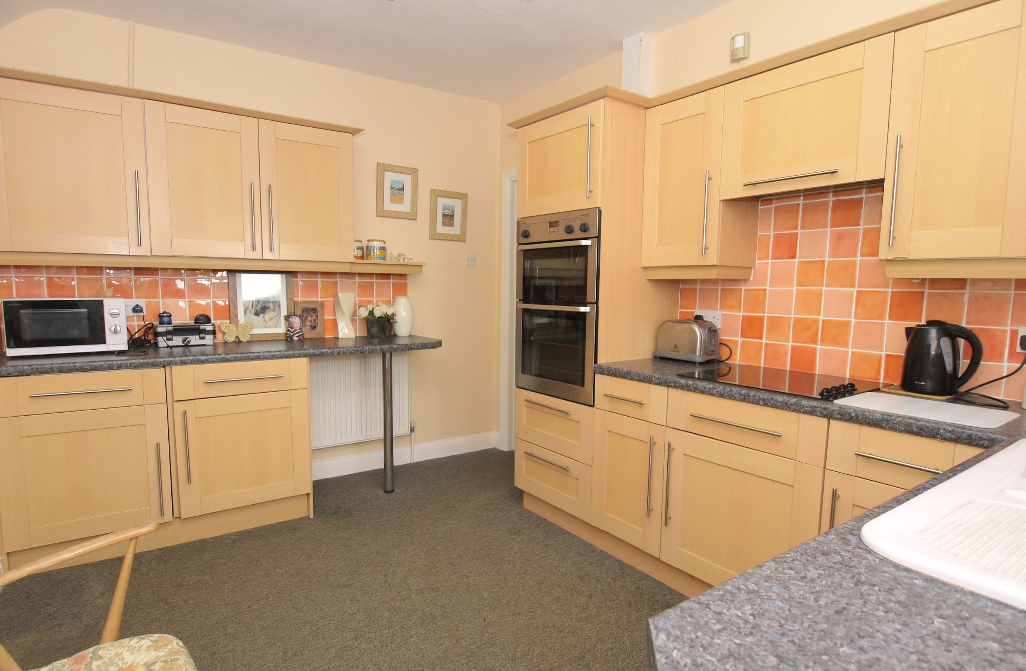 3 bedroom detached bungalow Sold in Sevenoaks - Photograph 4