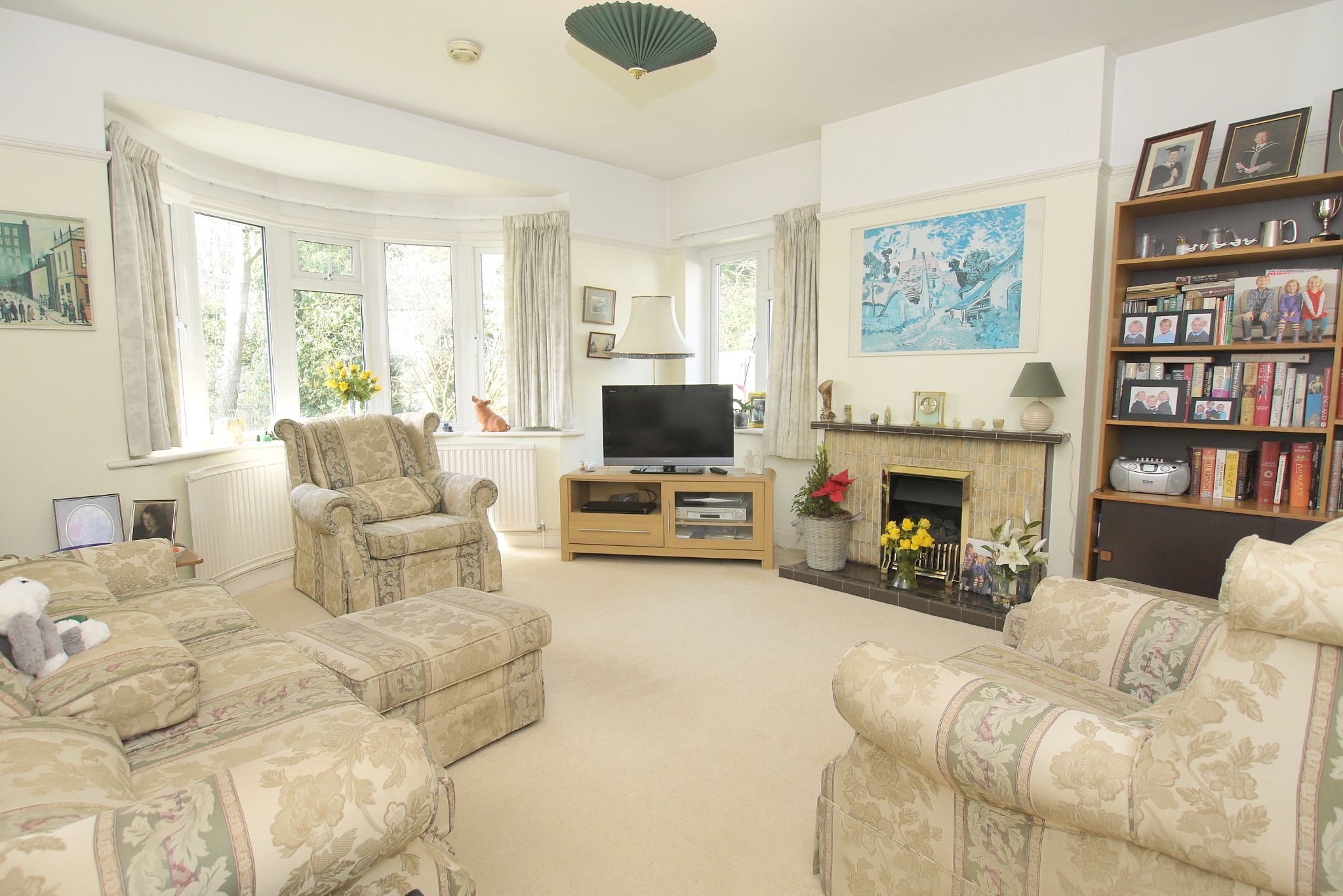 3 bedroom detached bungalow Sold in Sevenoaks - Photograph 2