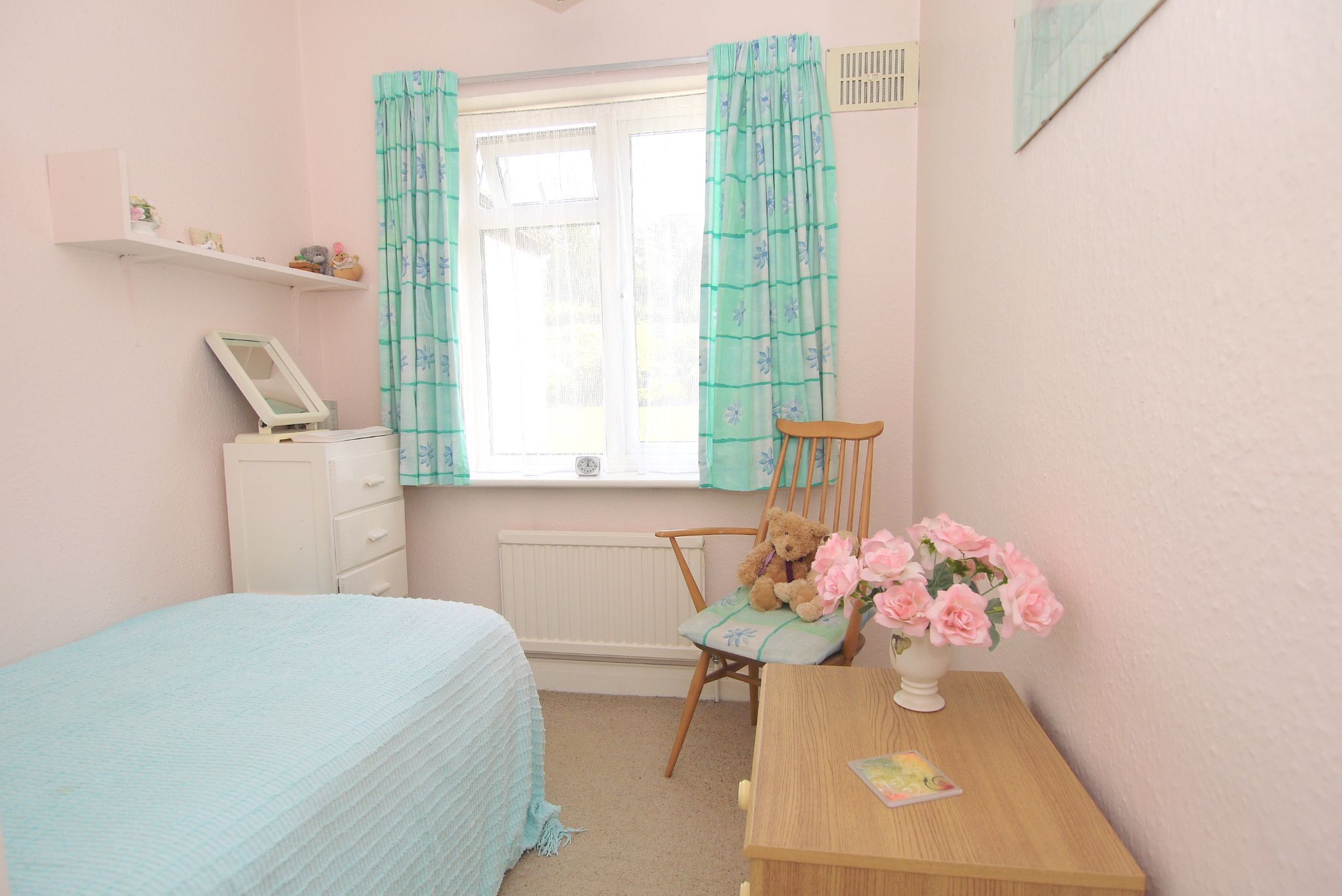 3 bedroom detached bungalow Sold in Sevenoaks - Photograph 8