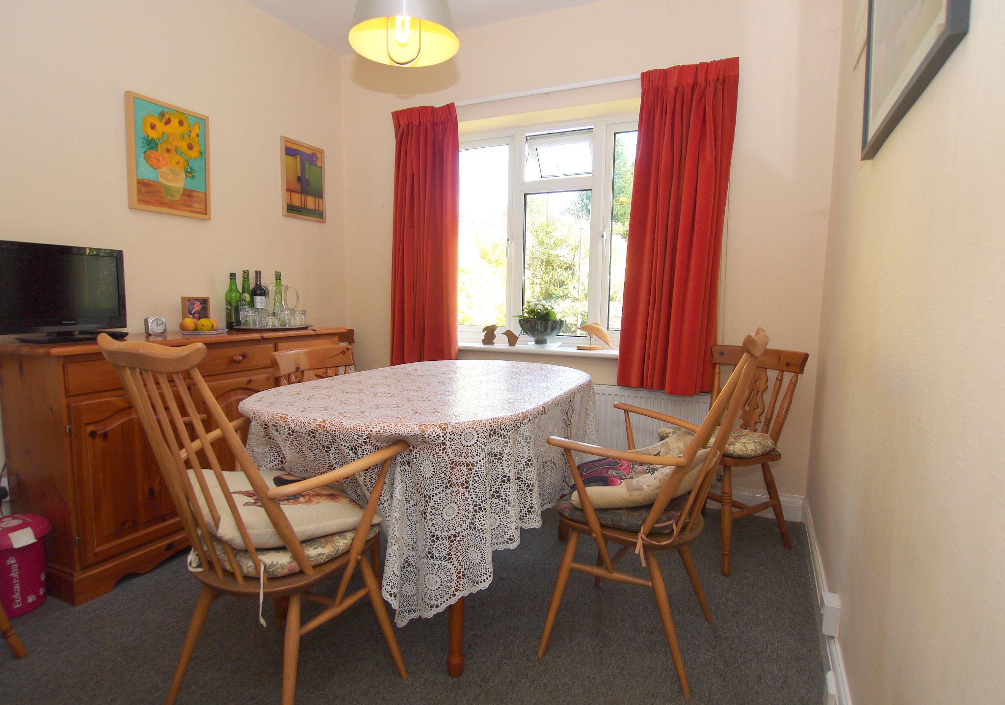 3 bedroom detached bungalow Sold in Sevenoaks - Photograph 3