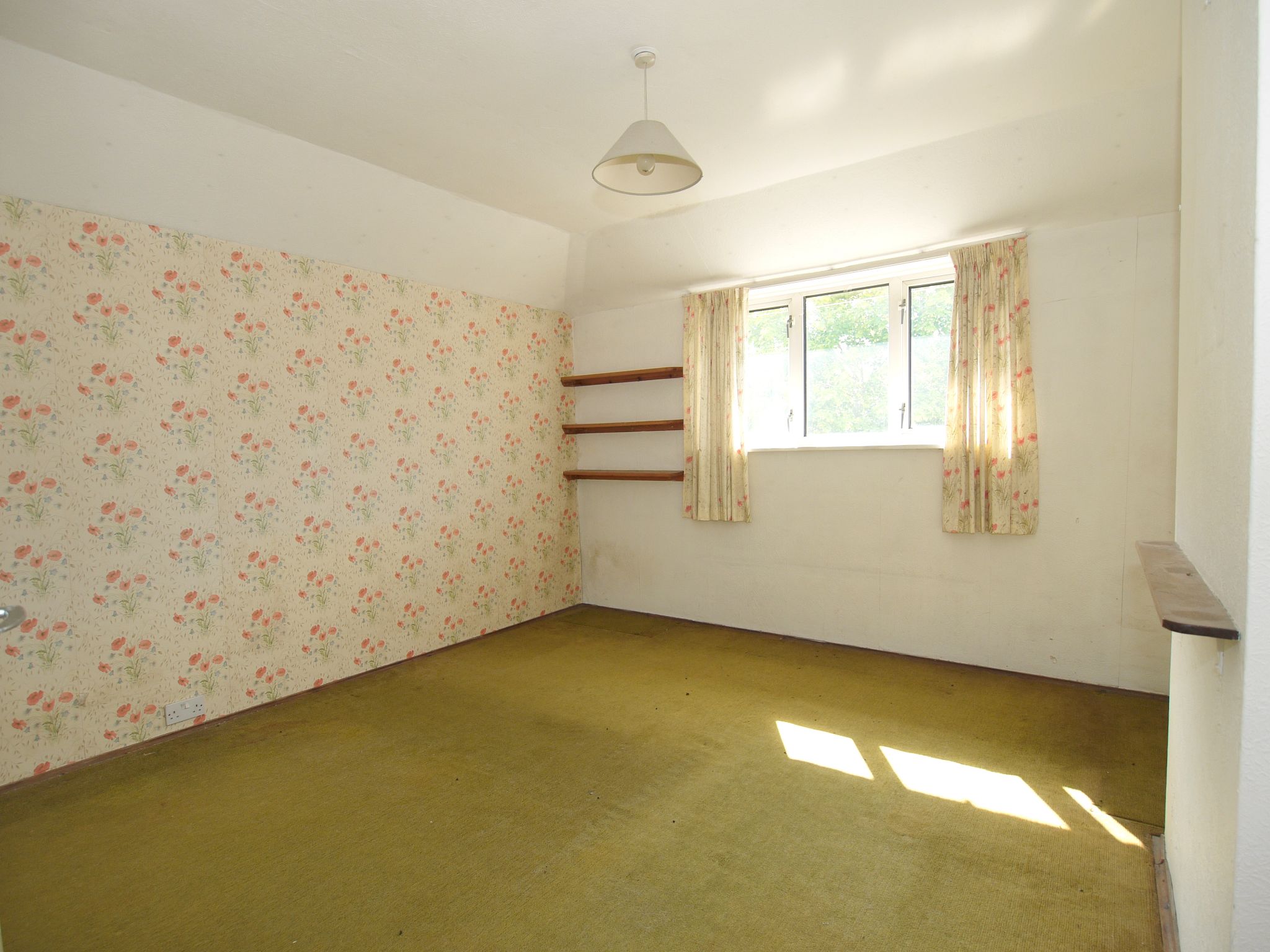 2 bedroom end terraced house Sold in Sevenoaks - Photograph 5