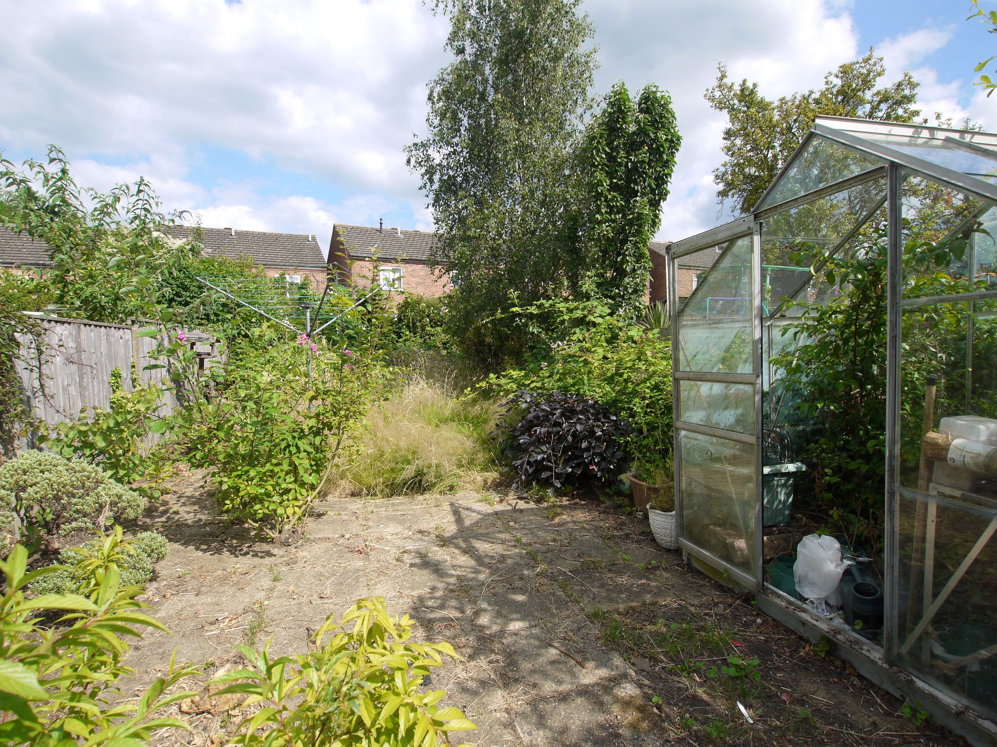 2 bedroom end terraced house Sold in Sevenoaks - Photograph 8