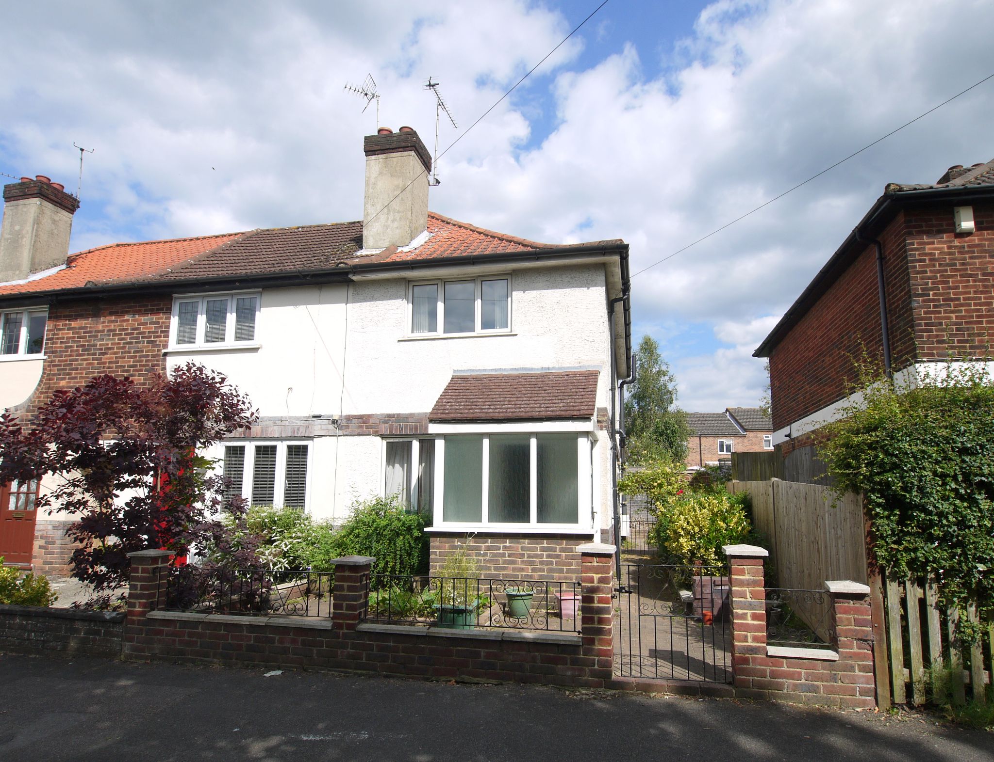 2 bedroom end terraced house Sold in Sevenoaks - Photograph 1