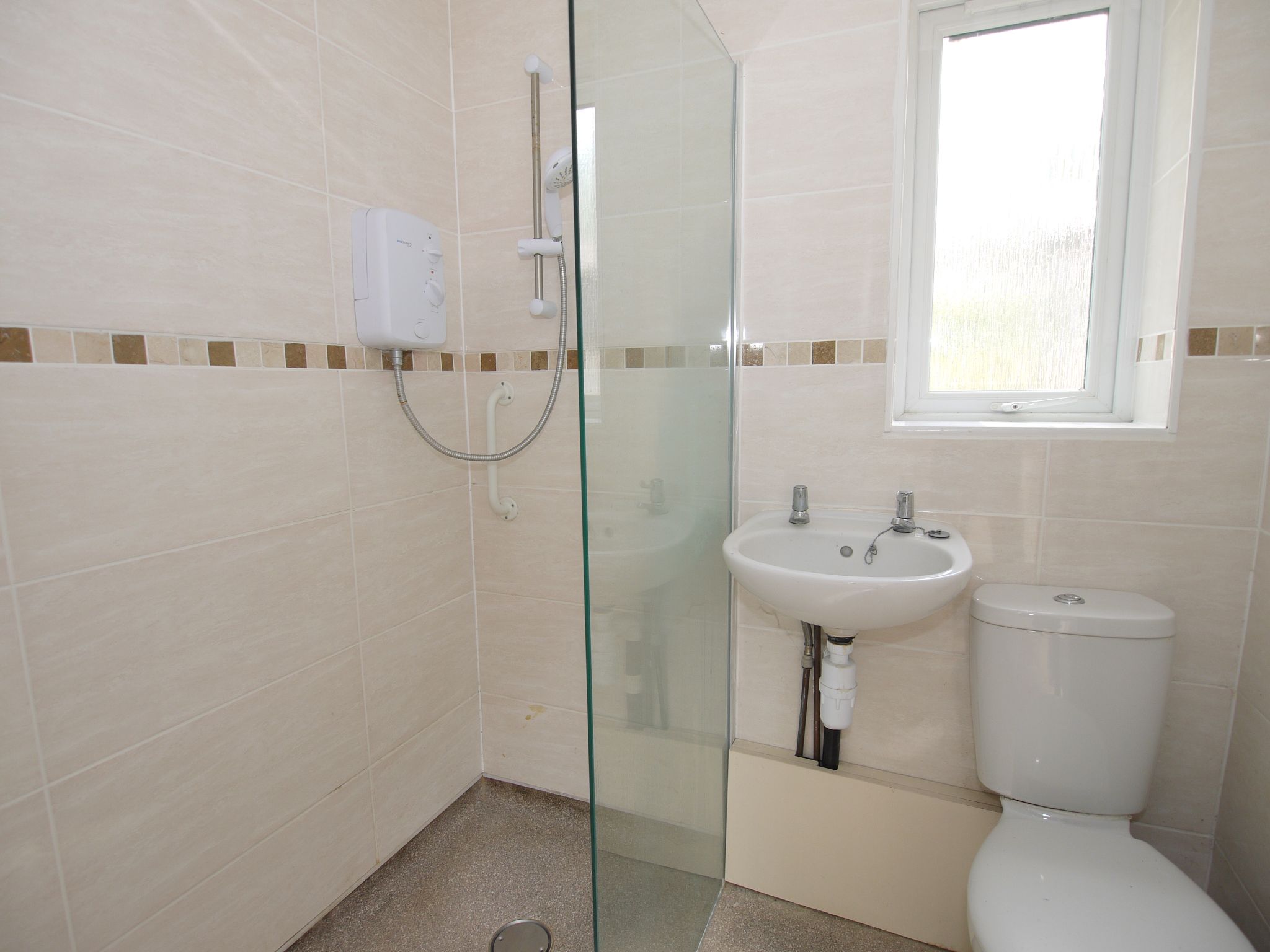 2 bedroom end terraced house Sold in Sevenoaks - Photograph 7