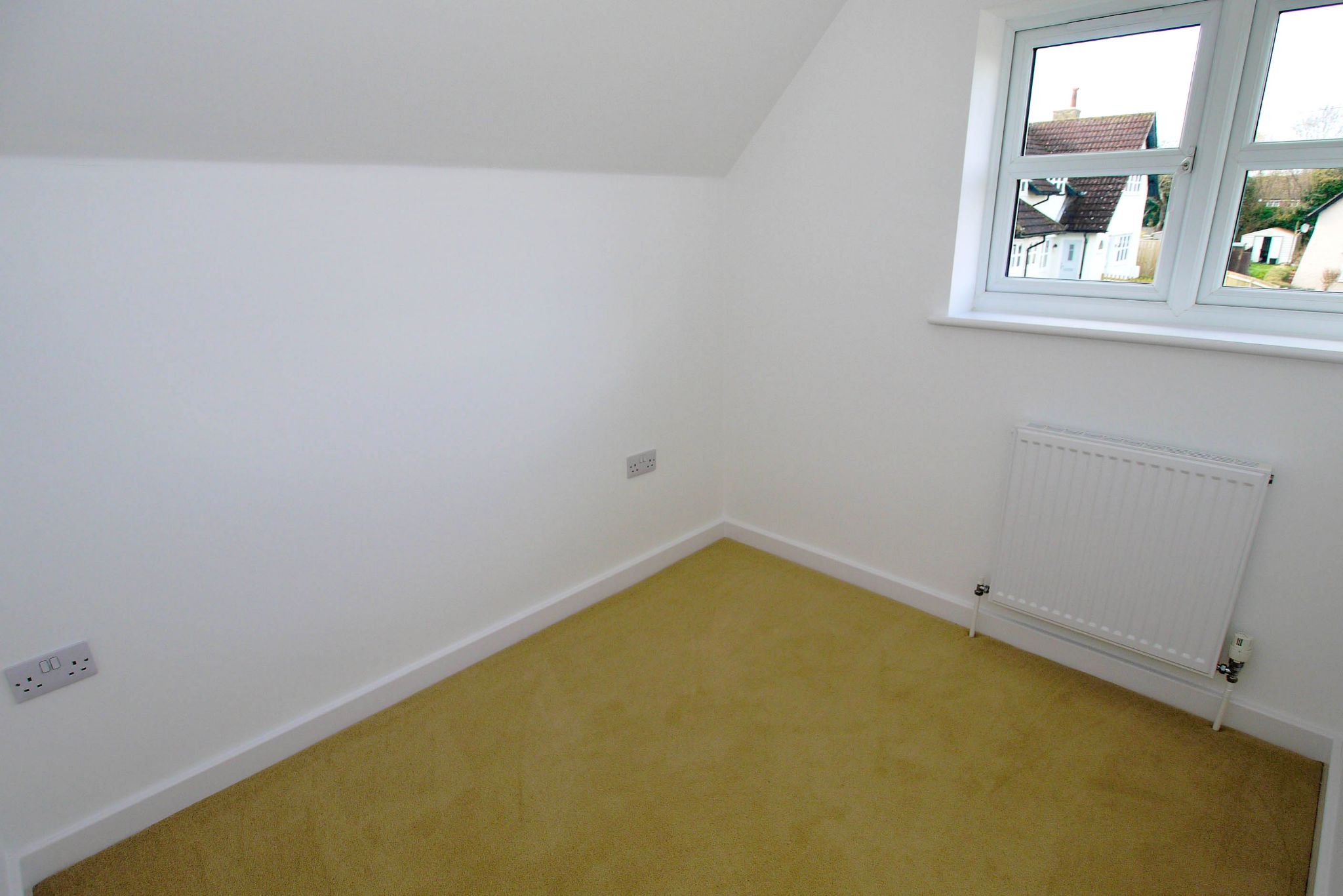 2 bedroom end terraced house Sold in Tonbridge - Photograph 7