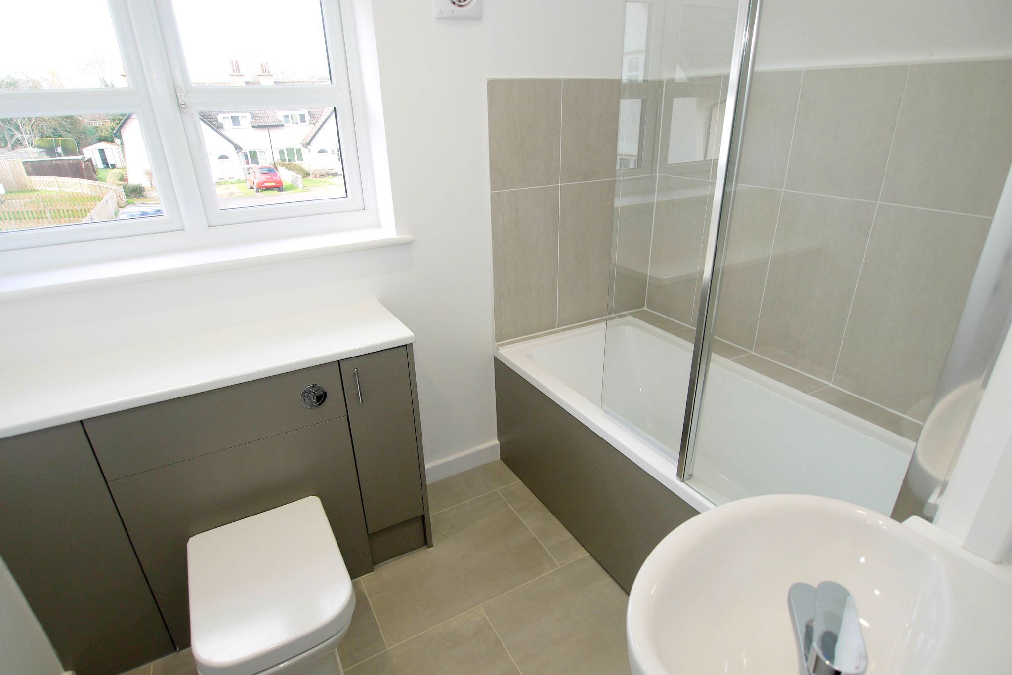 2 bedroom end terraced house Sold in Tonbridge - Photograph 8