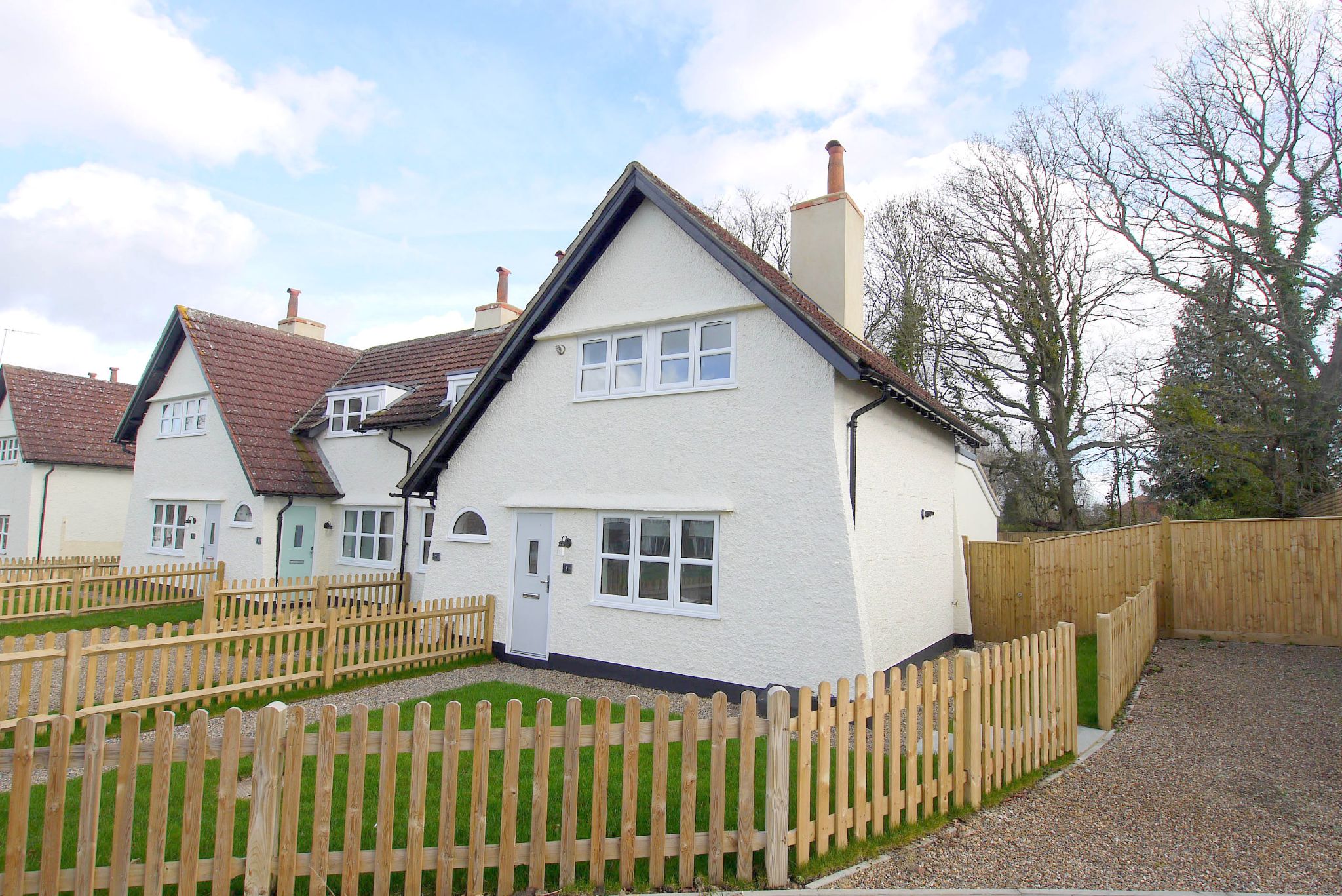 2 bedroom end terraced house Sold in Tonbridge - Photograph 1